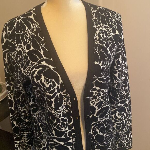 ❤️EUC Isaac Mizrahi Live Cardigan (size small)❤️ - Picture 3 of 8